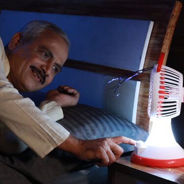 Rechargeable Big 6 Fan With Emergency Led Light (EF36)